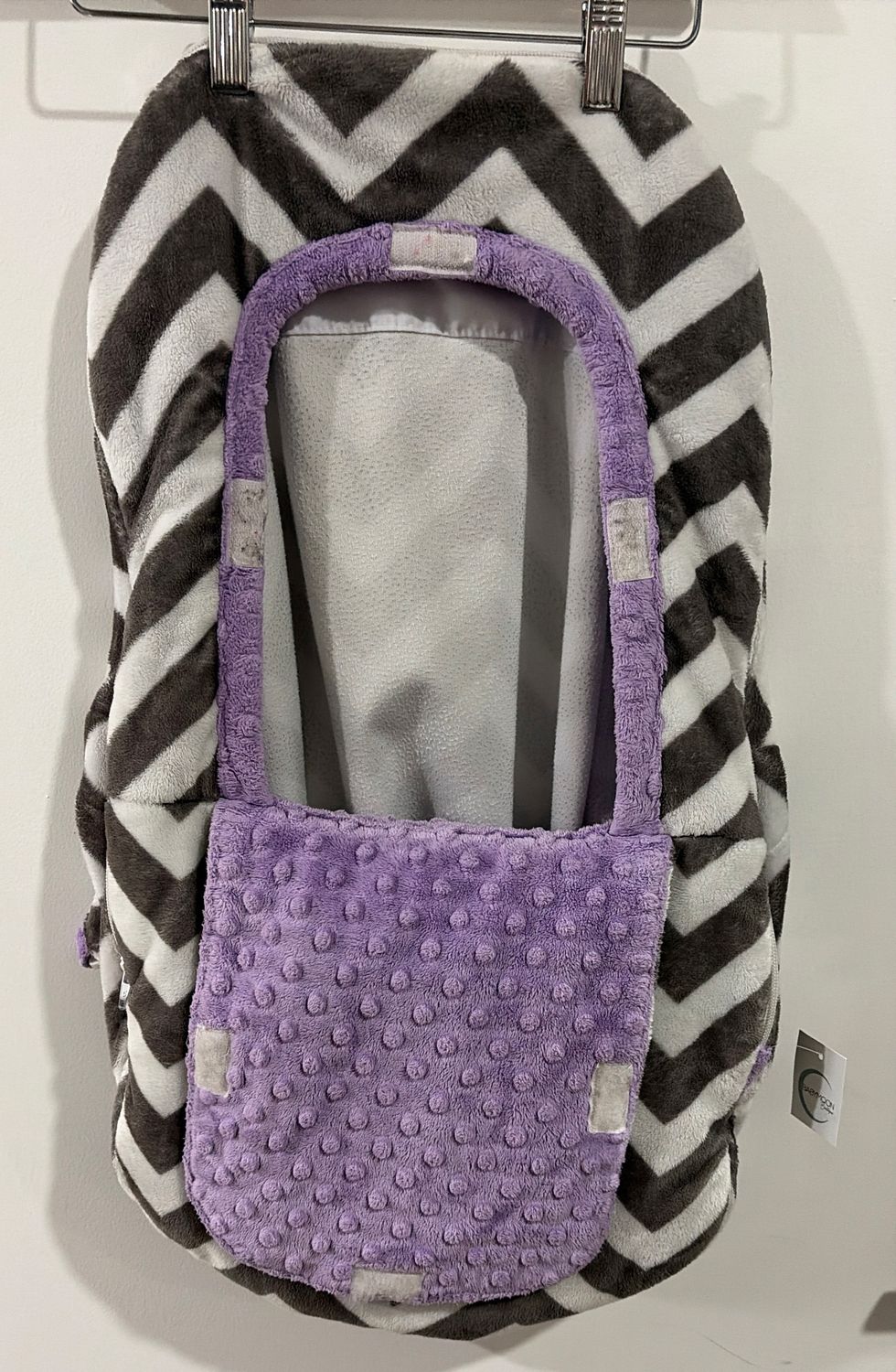 Used Gliz Grey Stripe Winter Carseat Cover