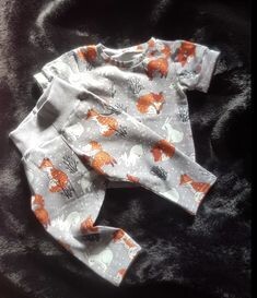 TEE SHIRT AND LEGGINGS