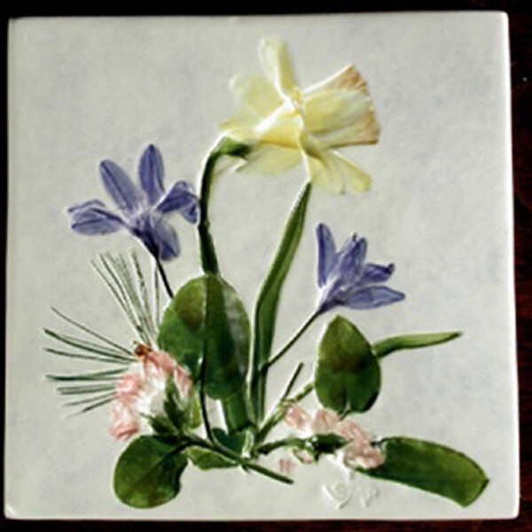 Trivet or Tile 4.25&quot; Daffodil Mayflower Vinca
