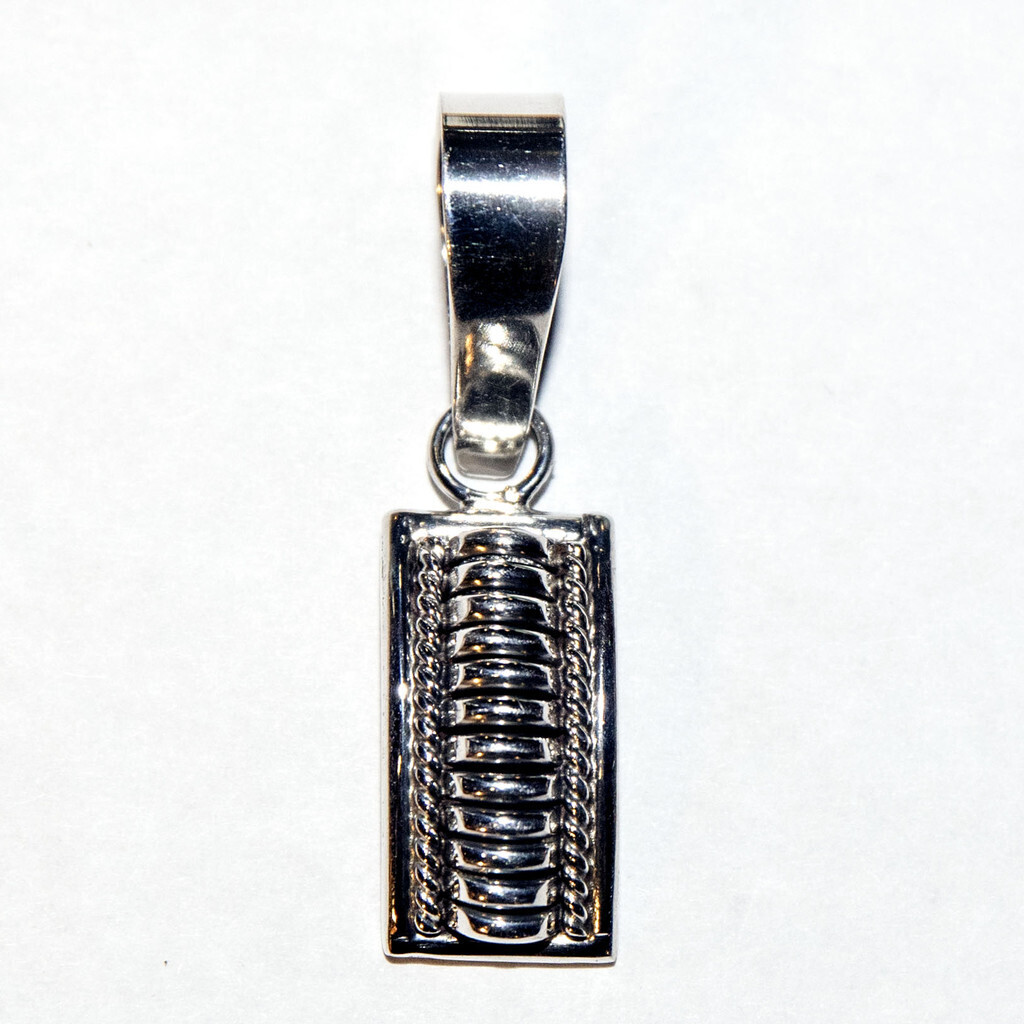 SILVER RIDGES PENDANT NAVAJO-THOMAS CHARLEY