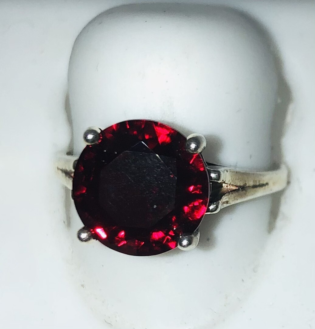 SILVER 10MM GARNET CZ RING KWH09, Size: 7