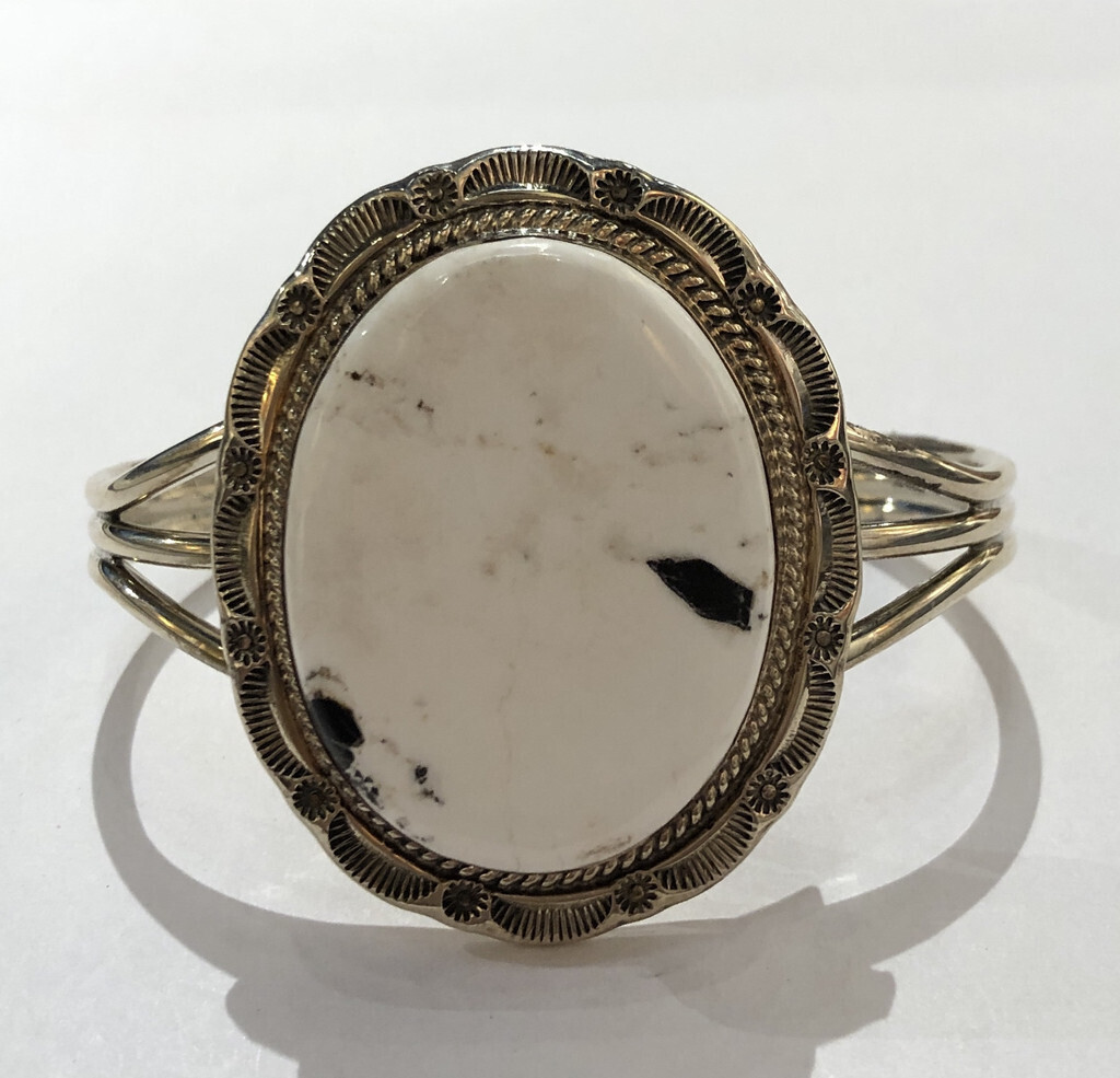 SILVER WHITE BUFFALO CUFF BRACELET NAVAJO-TOM LEWIS