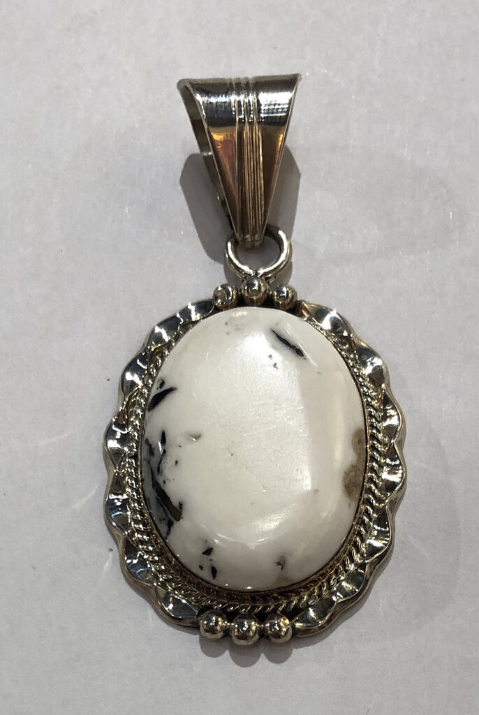 SILVER WHITE BUFFALO PENDANT NAVAJO-SAMUEL YELLOWHAIR