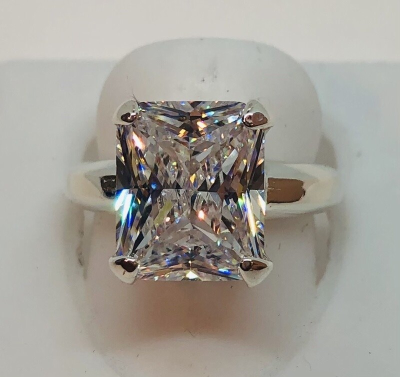 SILVER 10X12MM WHITE CZ RING KWH12