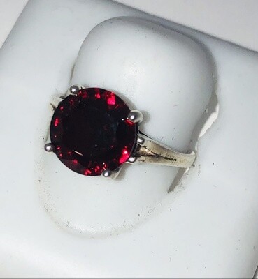 SILVER 10MM GARNET CZ RING KWH09