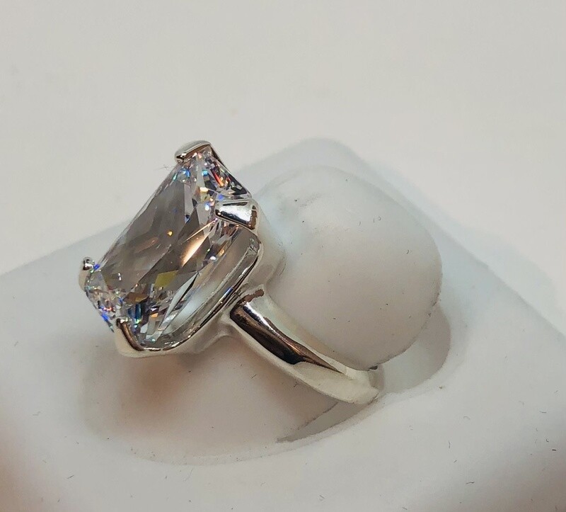 SILVER 10X14MM WHITE CZ RING KWH13