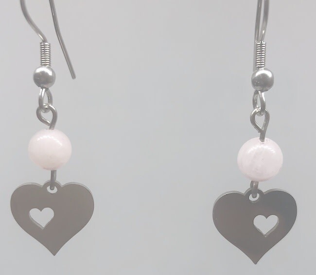 STAINLESS ROSE QUARTZ HEART EARRINGS FJE7G