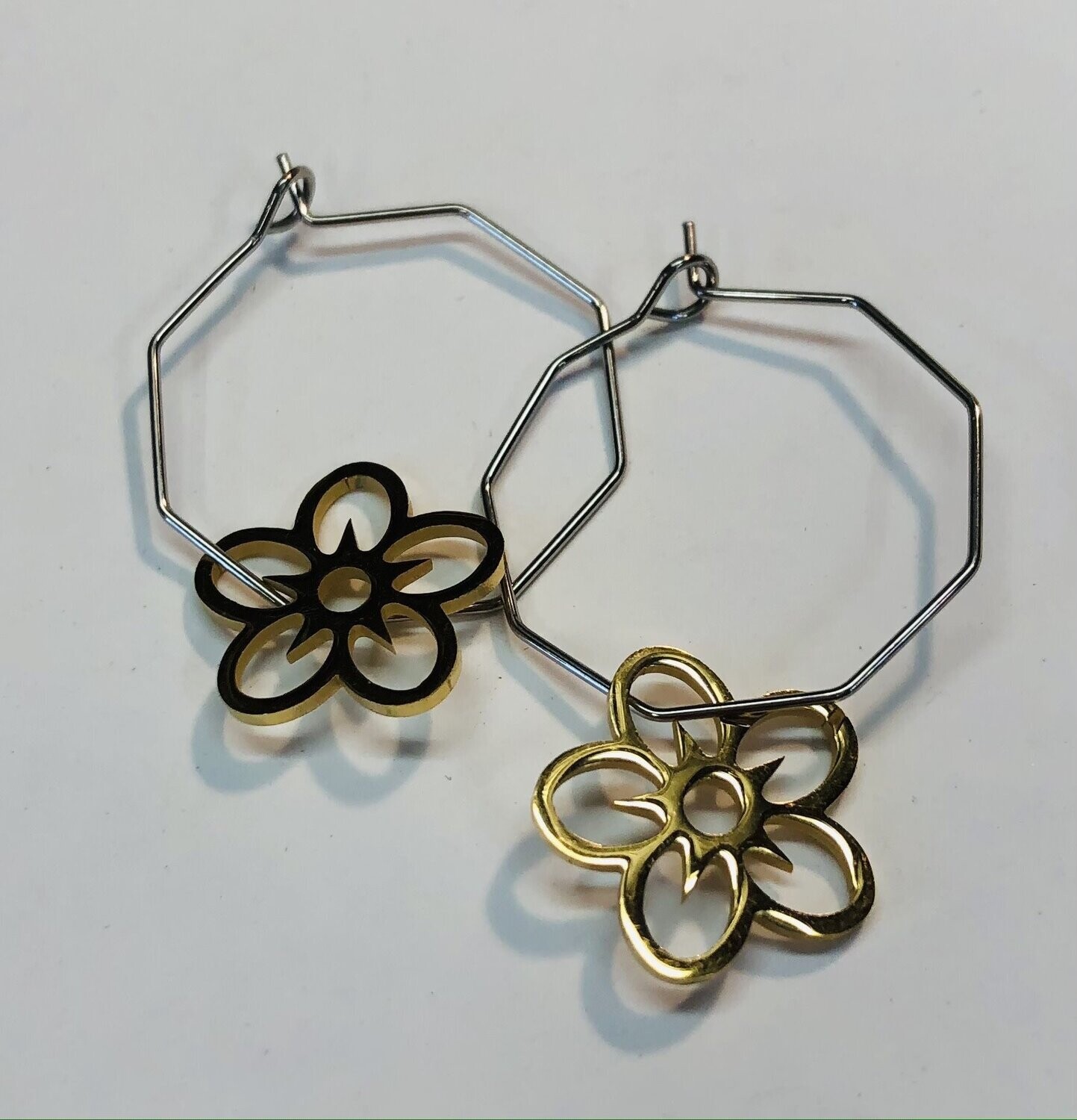 MIXED STAINLESS FLOWER HOOP EARRINGS FJEOE-G