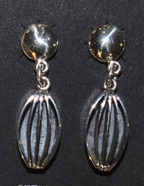 SS OVL FLUTED PST EARRINGS-JAMES BAHE