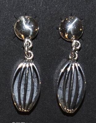 SS OVL FLUTED PST EARRINGS-JAMES BAHE