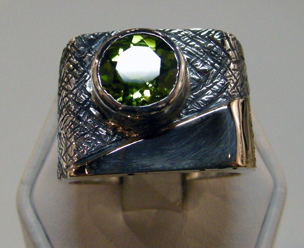 SS/14KT OXD TXT RING W/12MM PERIDOT