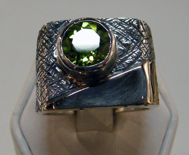 SS/14KT OXD TXT RING W/12MM PERIDOT
