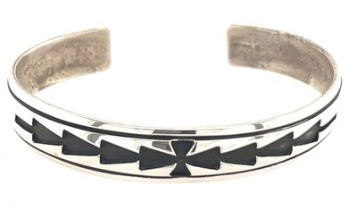 SILVER CUFF BRACELET NAVAJO-T.SINGER SILVER CUFF BRACELET NAVAJO-T.SINGER