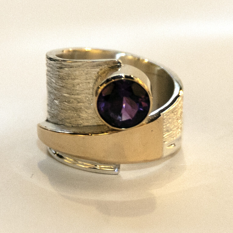 SS/14KT YG RING W/8MM AMETHYST