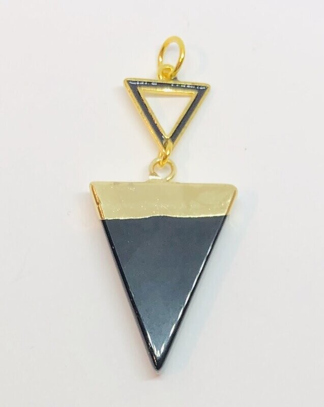 *GOLD STAINLESS TRIANGLE PENDANT FJP68