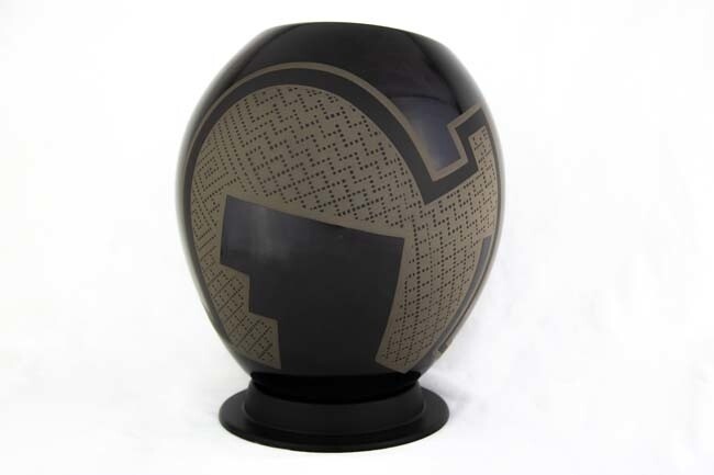 MATA ORTIZ BLACK &amp; GRAY VASE-MORONI T QUEZADA