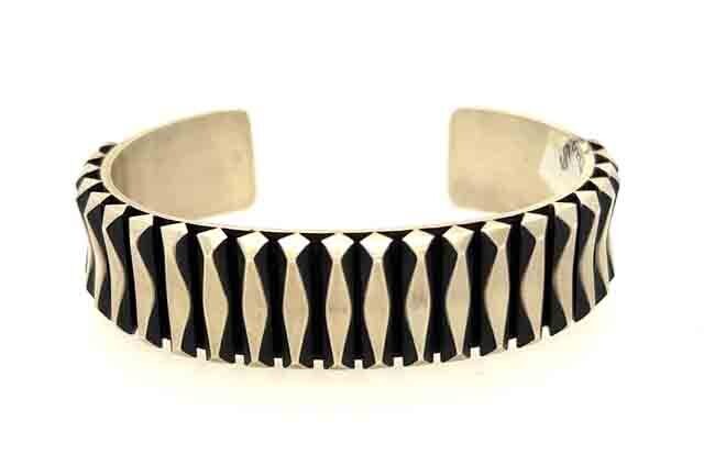 SILVER SATIN/OXIDIZED CUFF BRACELET NAVAJO-L. TAHE