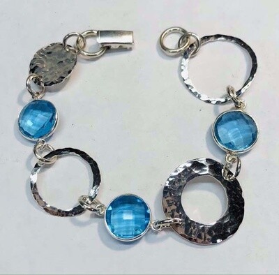 SILVER TOPAZ HAMMERED LINK BRACELET