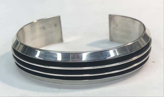 SILVER 4 RIB CUFF BRACELET NAVAJO - TOM HAWK