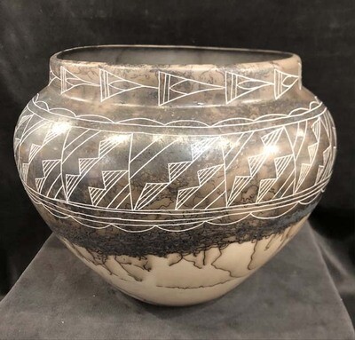 &quot;CHASING TRI POT&quot; Horsehair Pottery NHP60 9X10