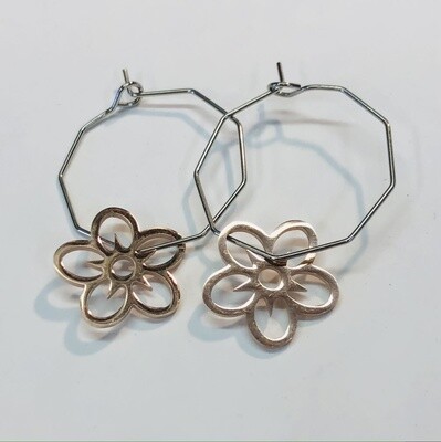 MIXED STAINLESS FLOWER HOOP EARRINGS FJEOE-R