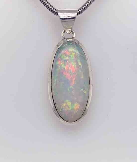 SILVER GENUINE OPAL PENDANT KWH158