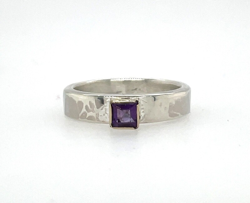 SILVER/14KT HAMMERED AMETHYST RING - SIZE 8