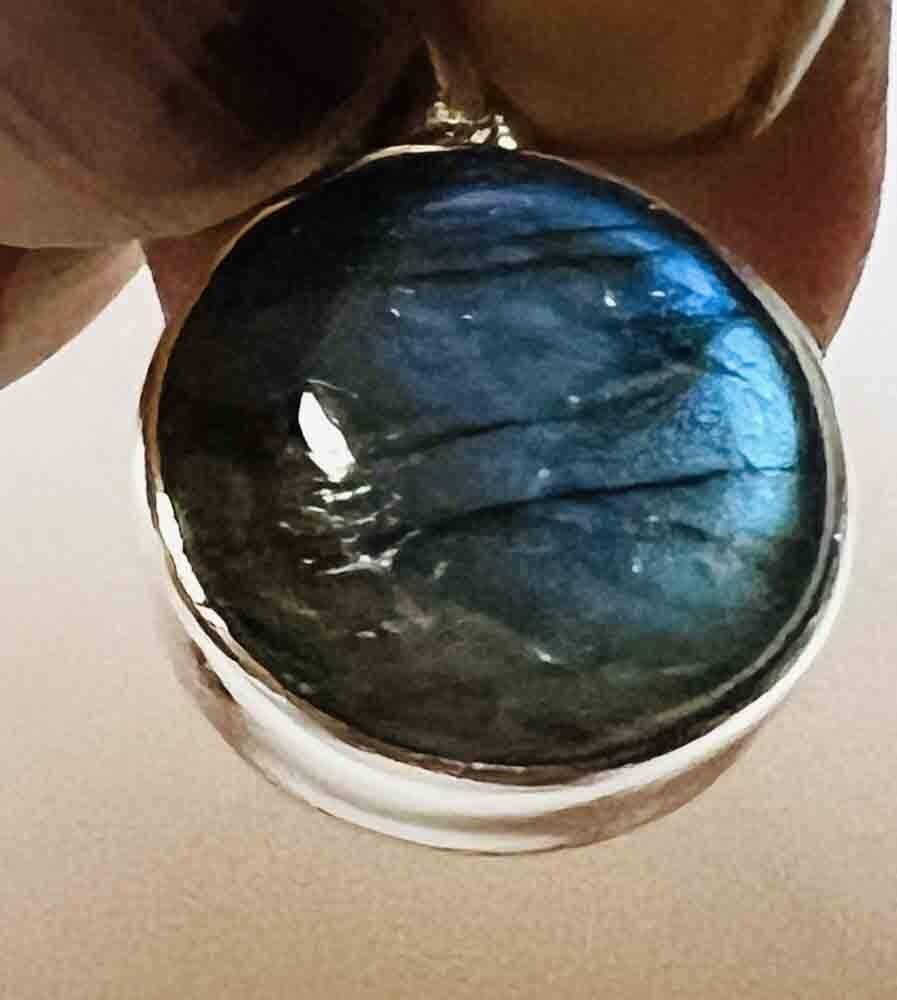 SILVER LABRADORITE ROUND PENDANT