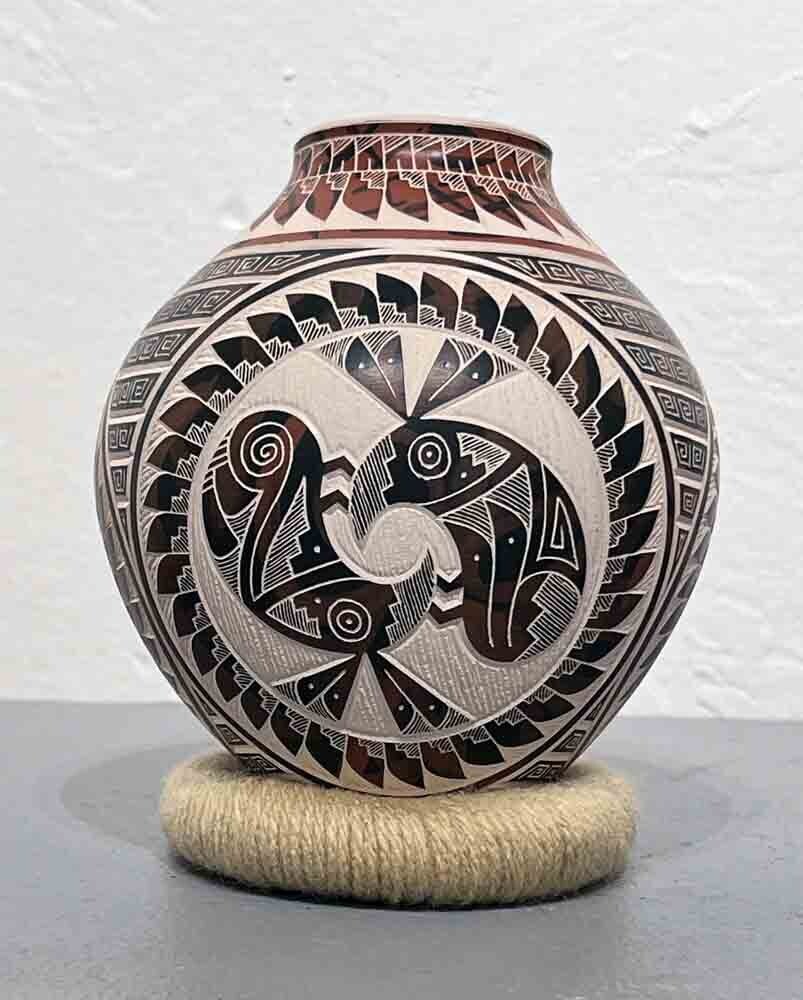 MATA ORTIZ ETCHED BIRD VASE-EDUARDO OLIVAS QUINTANA-5&quot; x 4&quot;