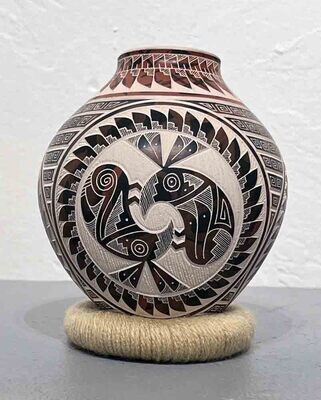 MATA ORTIZ ETCHED BIRD VASE-EDUARDO OLIVAS QUINTANA-5&quot; x 4&quot;