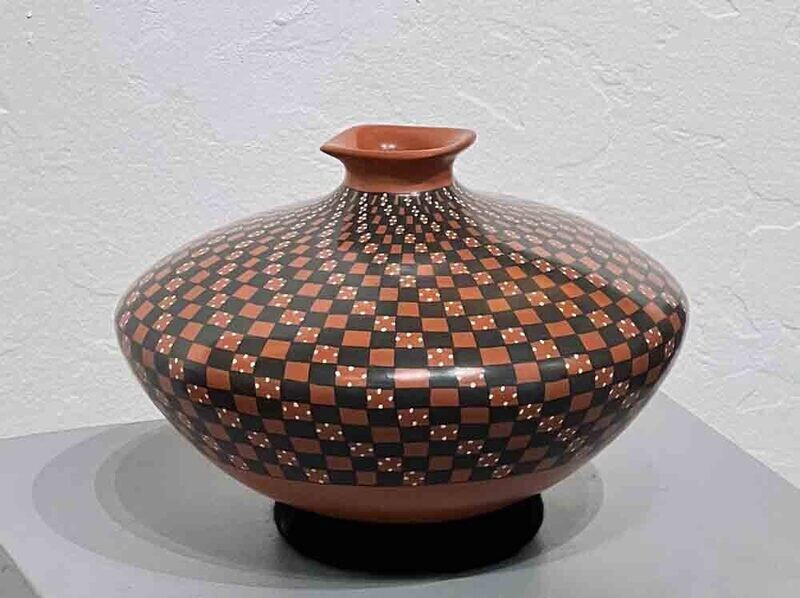 MATA ORTIZ RED &amp; BLACK SQUARES VASE-YOLY LEDEZMA-6.5&quot; x 8&quot;