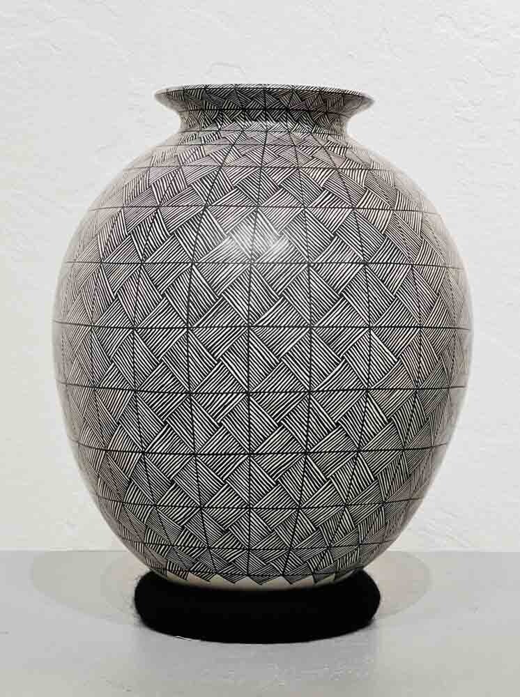 MATA ORTIZ MULTI DIMENSIONAL VASE-AUDE GONZALES-9.5&quot; x 6&quot;