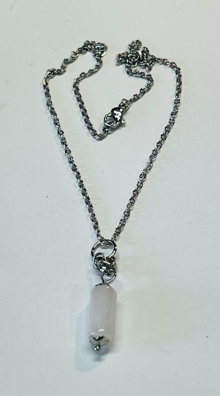 STAINLESS ROSE QUARTZ NECKLACE FJN172
