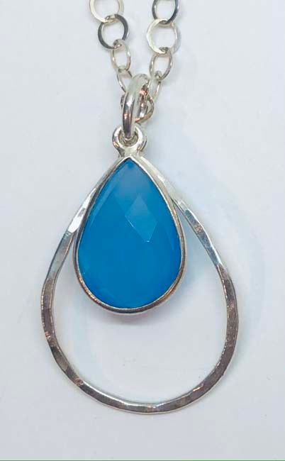 SILVER HAMMERED &amp; TEARDROP CHALCEDONY NECKLACE