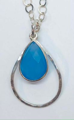 SILVER HAMMERED &amp; TEARDROP CHALCEDONY NECKLACE