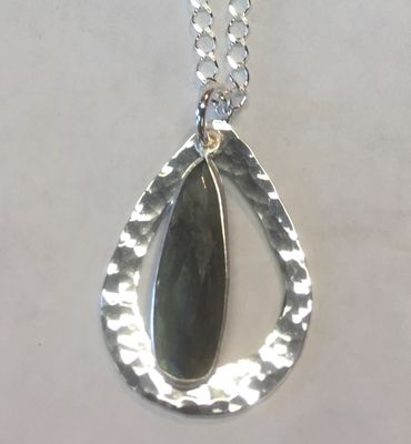 SILVER HAMMERED TEARDROP LABRADORITE NECKLACE