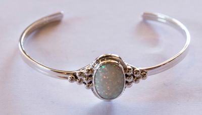 SILVER OVAL CUFF BRACELET NAVAJO-GRACE KENNETH SILVER OVAL CUFF BRACELET NAVAJO-GRACE KENNETH