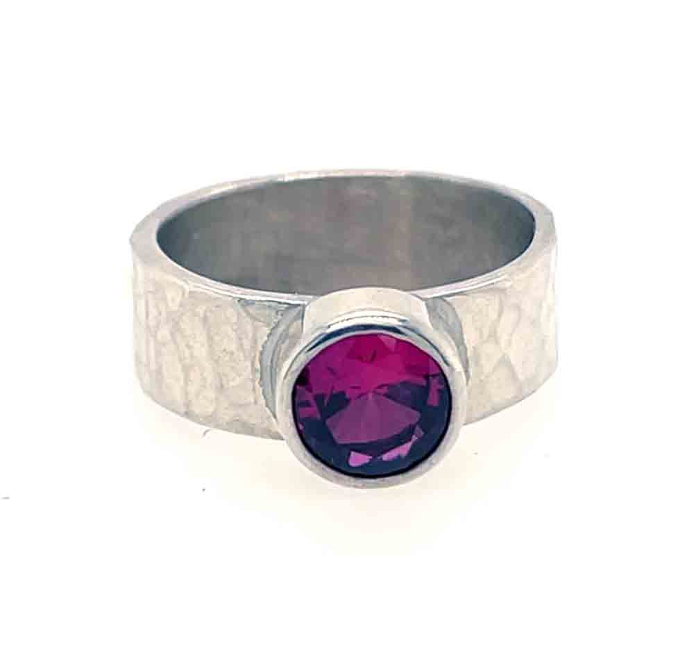 SILVER HAMMERED CZ RING - SIZE 7