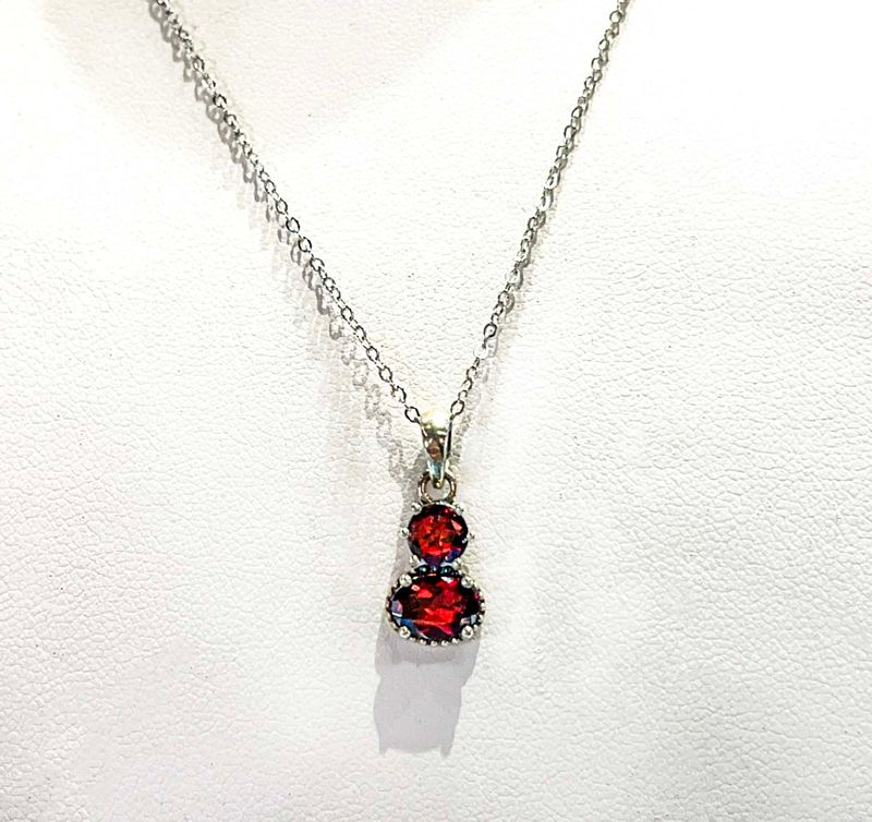 SILVER FACETED ROUND &amp; OVAL GARNET NECKLACE