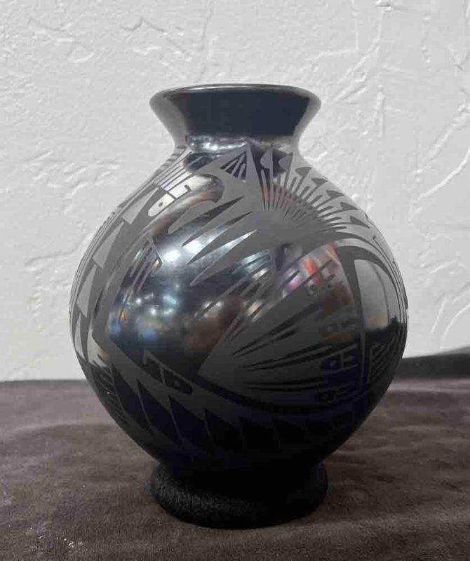 MATA ORTIZ BLACK &amp; GRAPHITE VASE 8" x 5"