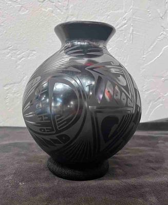 MATA ORTIZ BLACK &amp; GRAPHITE VASE 8" x 5"