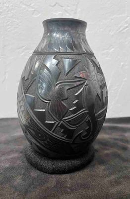 MATA ORTIZ BLACK ETCHED VASE 8" x 4.5"