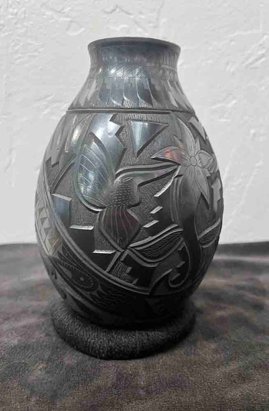 MATA ORTIZ BLACK ETCHED VASE 8" x 4.5"