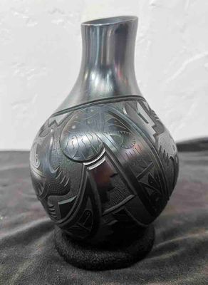 MATA ORTIZ BLACK ETCHED VASE 8" x 4"