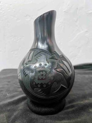 MATA ORTIZ BLACK ETCHED VASE 8" x 4"