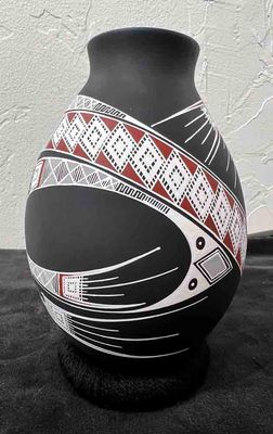 MATA ORTIZ BLACK, WHITE &amp; RED GEO VASE - 7 X 4