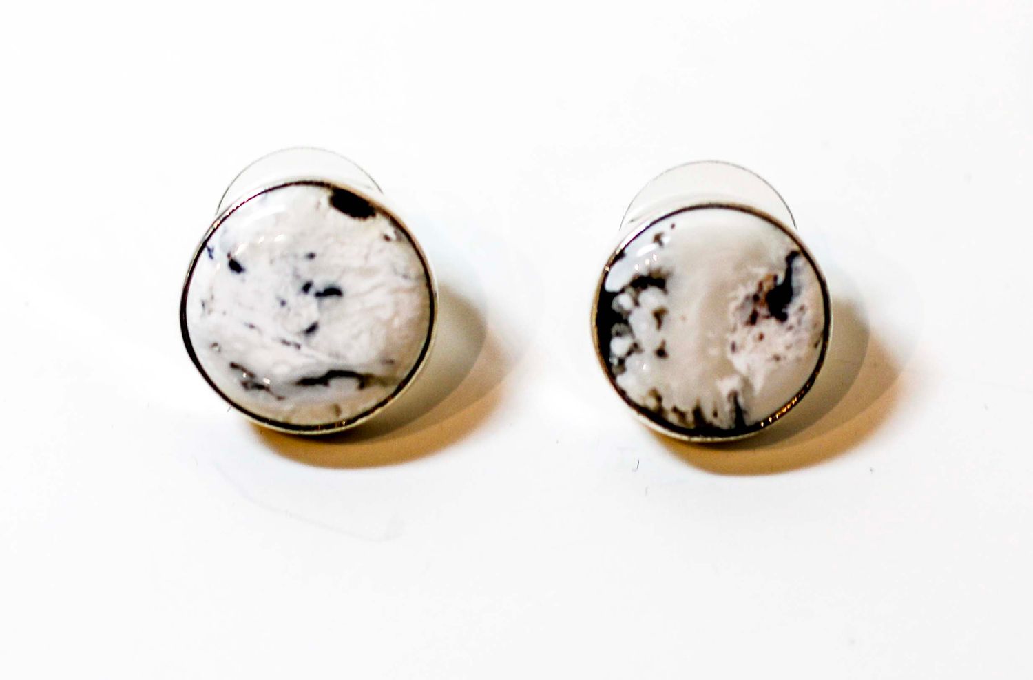 SILVER WHITE BUFFALO EARRINGS NAVAJO-TRICIA SMITH