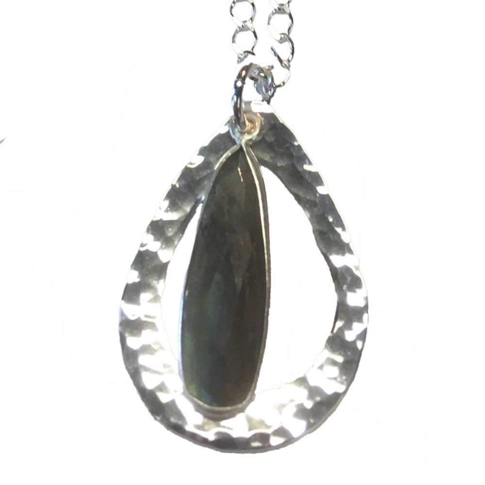 SILVER HAMMERED TEARDROP LABRADORITE NECKLACE