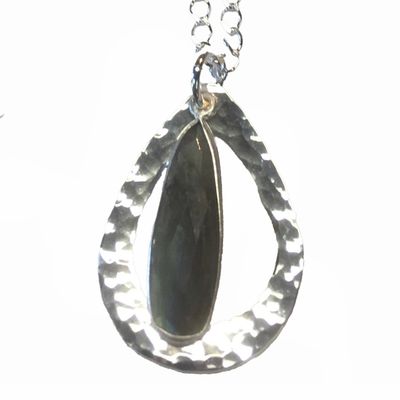 SILVER HAMMERED TEARDROP LABRADORITE NECKLACE