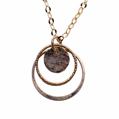 GOLD-FILLED TEXTURED CIRCLES NECKLACE GOLD-FILLED TEXTURED CIRCLES NECKLACE